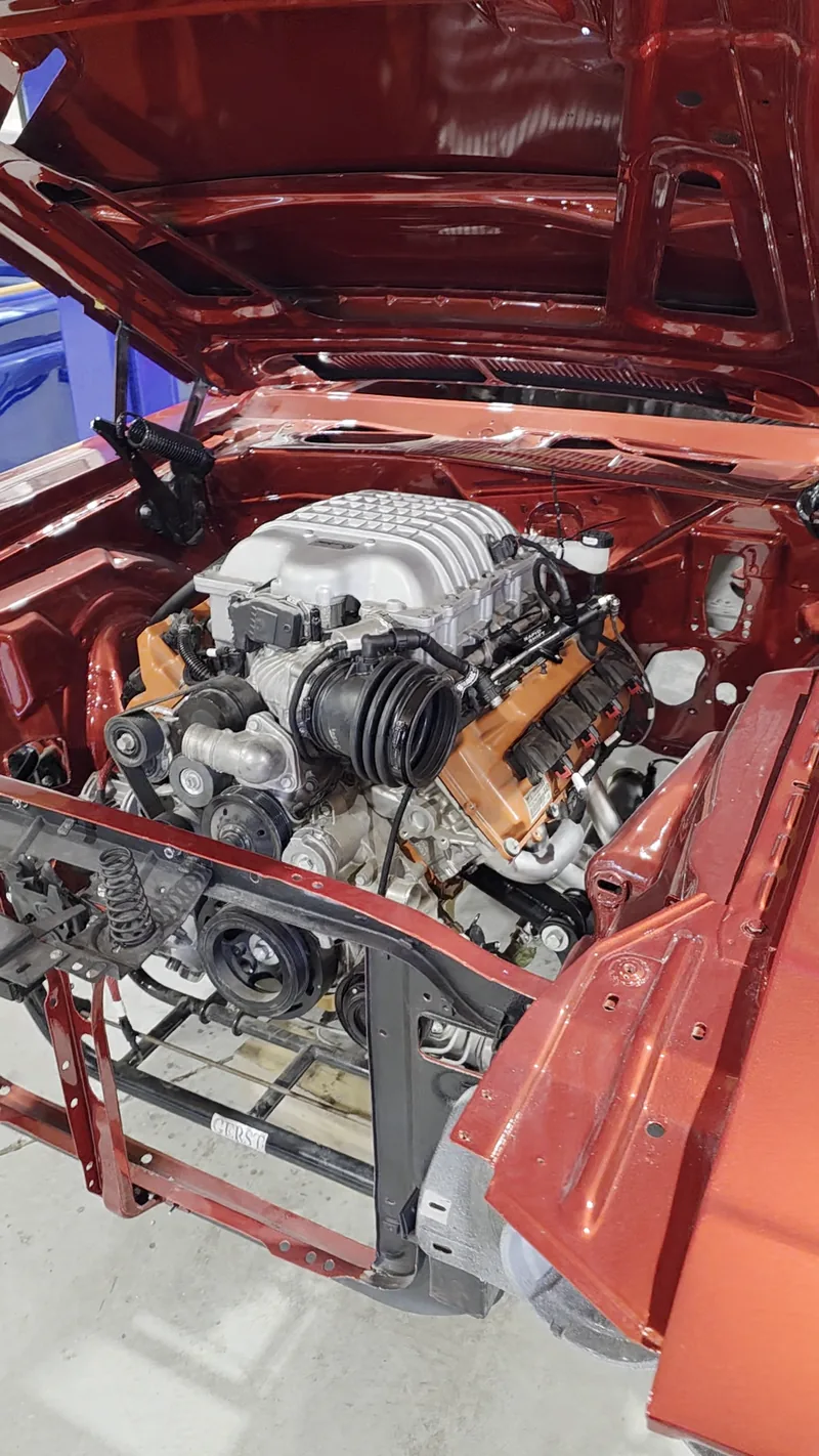 Walk around the Hellcat V8 in the engine bay of the 1971 Dodge Challenger at Kohl Customs